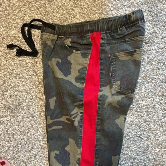 American Bazi Camo Jogger Pants Red Side Panels Sz M Stretch Style Tag: #RJJ-20 - Picture 3 of 11